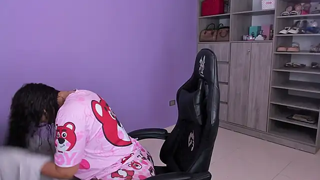 Snapshot of boomsar01 chatting on 7, 11, 2025 boomsar01 online show from 7, 11, 2025