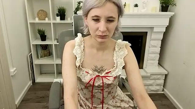 Snapshot of TaylorLunar chatting on 13, 11, 2025 TaylorLunar online show from 13, 11, 2025