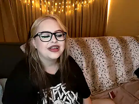 Snapshot of ChubbyBubs chatting on 15, 2, 2025 ChubbyBubs online show from 15, 2, 2025