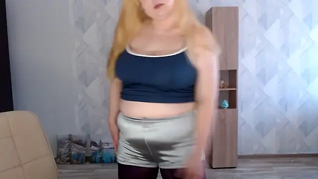 Snapshot of Melina_Hot9 chatting on 9, 9, 2025 Melina Hot9 online show from 9, 9, 2025