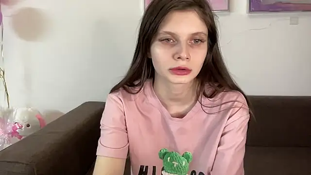 Snapshot of Effi_18 chatting on 5, 2, 2025 Effi 18 online show from 5, 2, 2025
