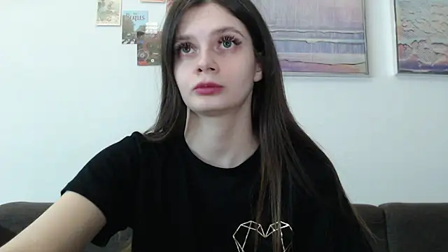 Snapshot of Effi_18 chatting on 4, 3, 2025 Effi 18 online show from 4, 3, 2025
