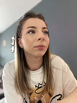 Mia Ethan online show from 19, 5, 2026
