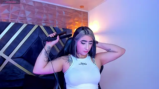 Alahia Dangelo online show from 10, 10, 2025