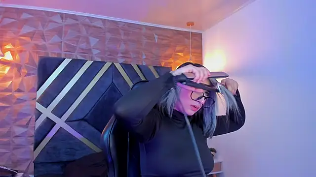 Alahia Dangelo online show from 18, 10, 2025