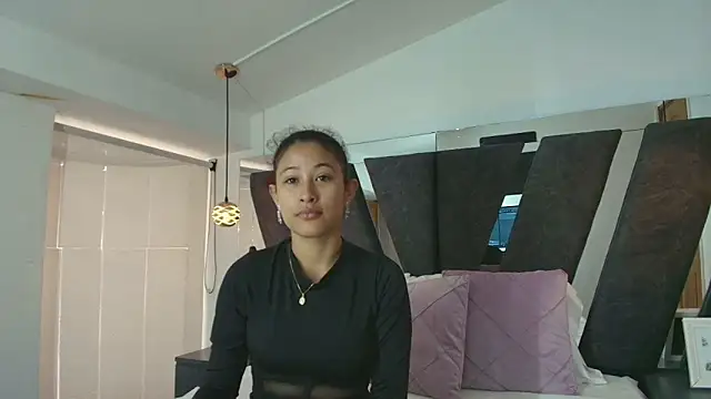 Milkdulce1 online show from 24, 11, 2025