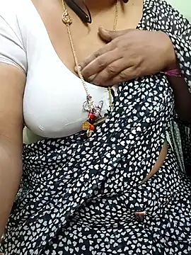 Snapshot of Sexy-Telugunayana2 chatting on 17, 5, 2026 Sexy-Telugunayana2 online show from 17, 5, 2026