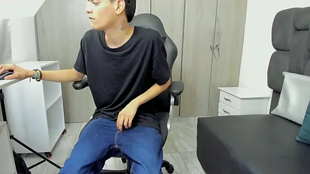 Snapshot of Yef_Thin chatting on 28, 12, 2024 Yef Thin online show from 28, 12, 2024