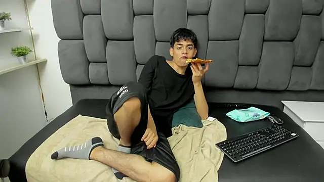 Snapshot of Yef_Thin chatting on 22, 2, 2025 Yef Thin online show from 22, 2, 2025