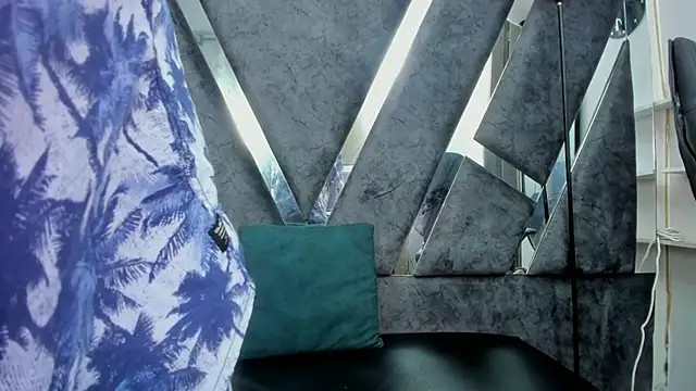 Snapshot of Yef_Thin chatting on 17, 9, 2025 Yef Thin online show from 17, 9, 2025