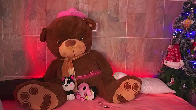 Snapshot of LeagueOfLovers chatting on 23, 12, 2024 LeagueOfLovers online show from 23, 12, 2024