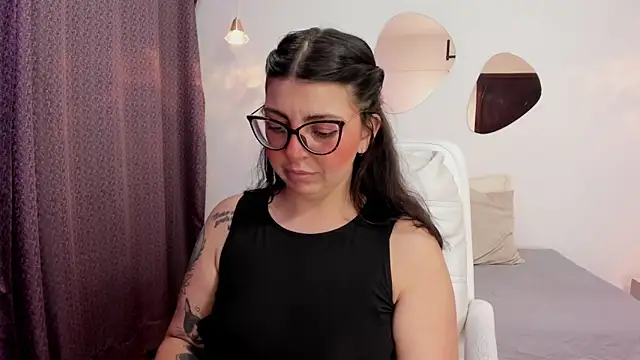 Snapshot of Vioolletta chatting on 15, 10, 2025 Vioolletta online show from 15, 10, 2025