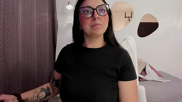 Snapshot of Vioolletta chatting on 16, 10, 2025 Vioolletta online show from 16, 10, 2025