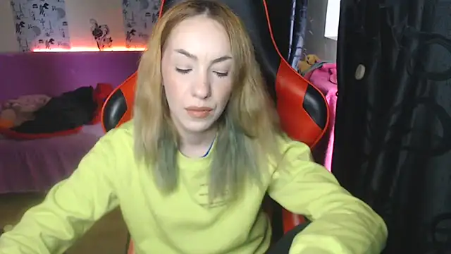 LetsGetMessyBBy online show from 2, 12, 2024