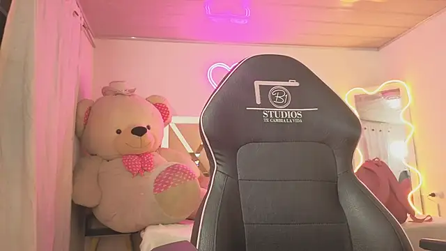 Snapshot of Laylafoxy_tay chatting on 6, 1, 2026 Laylafoxy tay online show from 6, 1, 2026