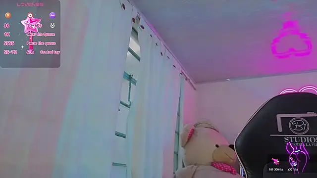 Snapshot of Laylafoxy_tay chatting on 5, 2, 2026 Laylafoxy tay online show from 5, 2, 2026