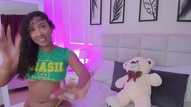 Amber  Sanchez online show from 28, 2, 2025