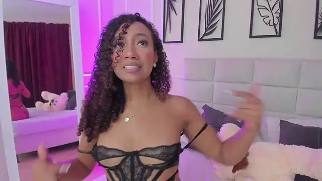 Amber  Sanchez online show from 4, 3, 2025