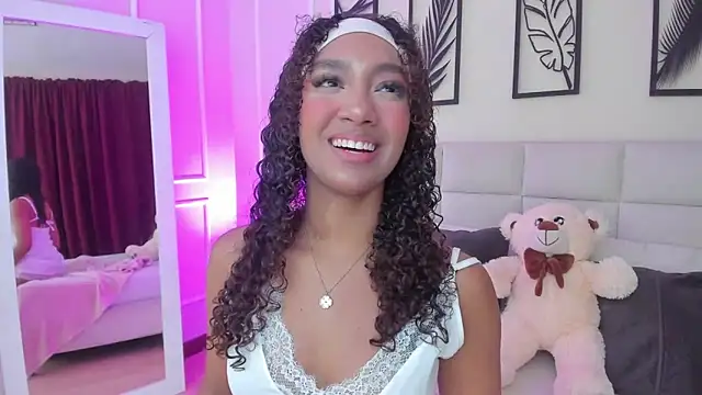 Amber  Sanchez online show from 6, 3, 2025