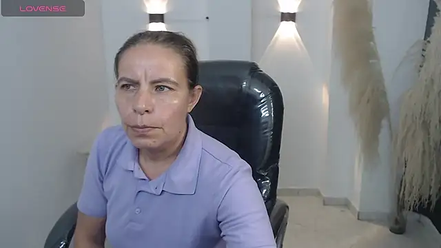 Snapshot of Milf_karlye chatting on 19, 12, 2025 Milf karlye online show from 19, 12, 2025