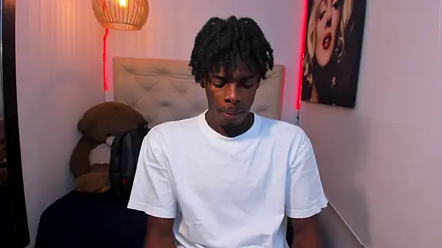 Snapshot of royce_ebony chatting on 12, 9, 2025 royce ebony online show from 12, 9, 2025