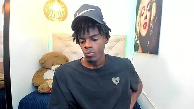 Snapshot of royce_ebony chatting on 13, 9, 2025 royce ebony online show from 13, 9, 2025