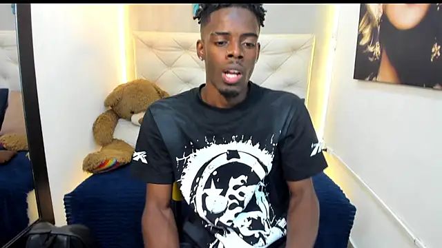 Snapshot of royce_ebony chatting on 22, 10, 2025 royce ebony online show from 22, 10, 2025