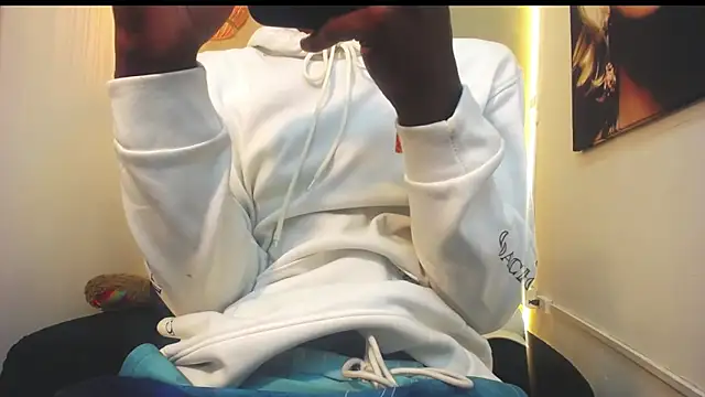 Snapshot of royce_ebony chatting on 29, 10, 2025 royce ebony online show from 29, 10, 2025