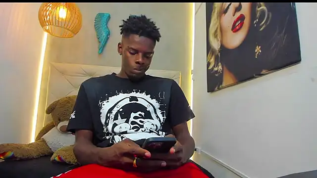 Snapshot of royce_ebony chatting on 30, 10, 2025 royce ebony online show from 30, 10, 2025