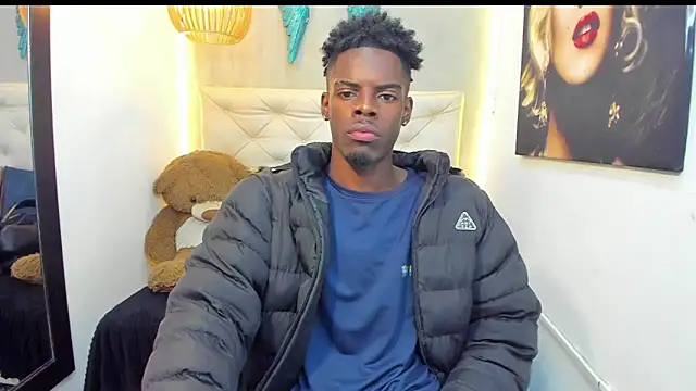 Snapshot of royce_ebony chatting on 31, 10, 2025 royce ebony online show from 31, 10, 2025