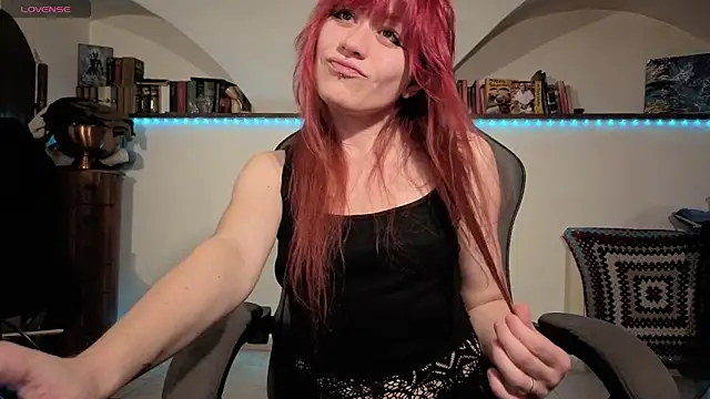 Snapshot of complicata_mente chatting on 4, 12, 2025 complicata mente online show from 4, 12, 2025