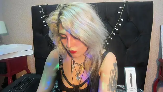 HollyWould   online show from 23, 10, 2025
