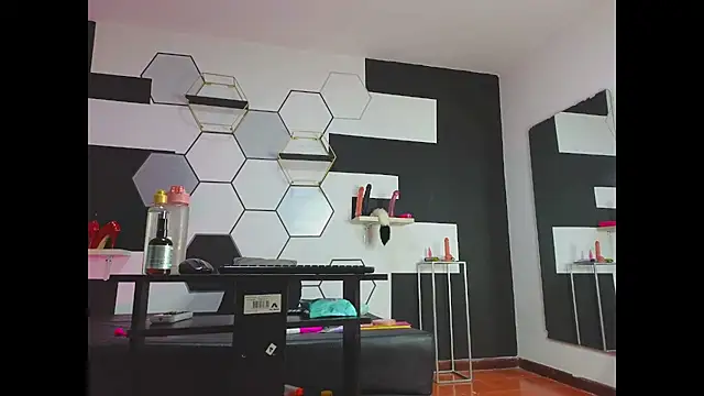 haileycat online show from 6, 1, 2025