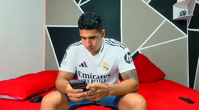 Snapshot of astrom_greyy chatting on 8, 2, 2025 astrom greyy online show from 8, 2, 2025