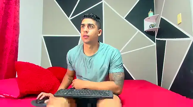 Snapshot of astrom_greyy chatting on 5, 3, 2025 astrom greyy online show from 5, 3, 2025