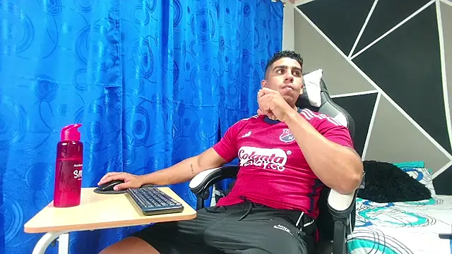 Snapshot of astrom_greyy chatting on 29, 10, 2025 astrom greyy online show from 29, 10, 2025