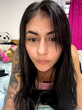 Snapshot of emilie_xx_ chatting on 1, 10, 2025 emilie xx  online show from 1, 10, 2025