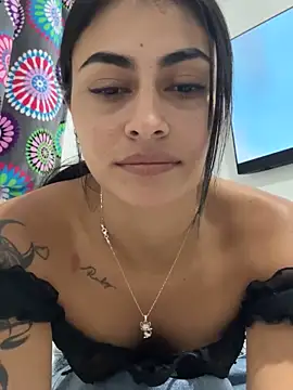 Snapshot of emilie_xx_ chatting on 6, 10, 2025 emilie xx  online show from 6, 10, 2025