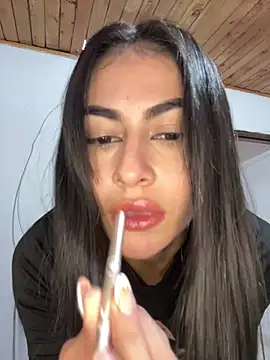Snapshot of emilie_xx_ chatting on 12, 10, 2025 emilie xx  online show from 12, 10, 2025
