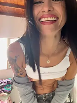 Snapshot of emilie_xx_ chatting on 13, 4, 2026 emilie xx online show from 13, 4, 2026