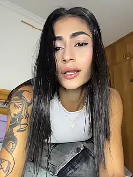Snapshot of emilie_xx_ chatting on 4, 5, 2026 emilie xx online show from 4, 5, 2026