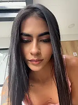 Snapshot of emilie_xx_ chatting on 13, 5, 2026 emilie xx online show from 13, 5, 2026
