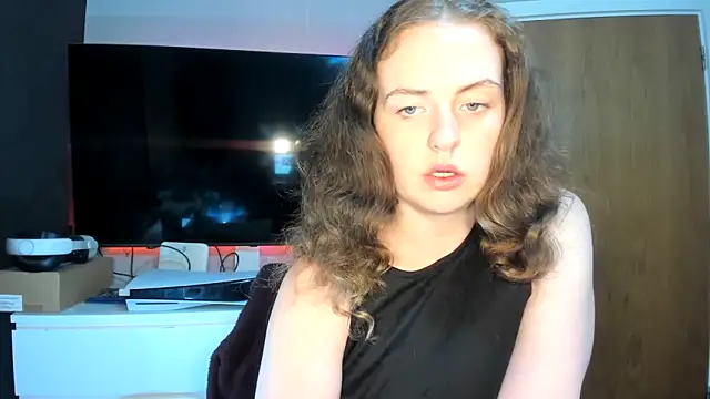 Snapshot of ENGLISHEMILY_69 chatting on 10, 12, 2024 ENGLISHEMILY 69 online show from 10, 12, 2024