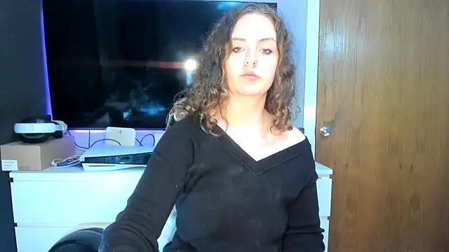 Snapshot of ENGLISHEMILY_69 chatting on 12, 12, 2024 ENGLISHEMILY 69 online show from 12, 12, 2024