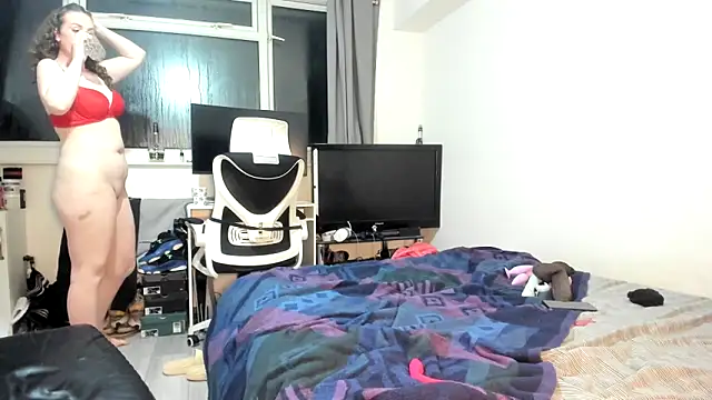 Snapshot of ENGLISHEMILY_69 chatting on 7, 1, 2025 ENGLISHEMILY 69 online show from 7, 1, 2025