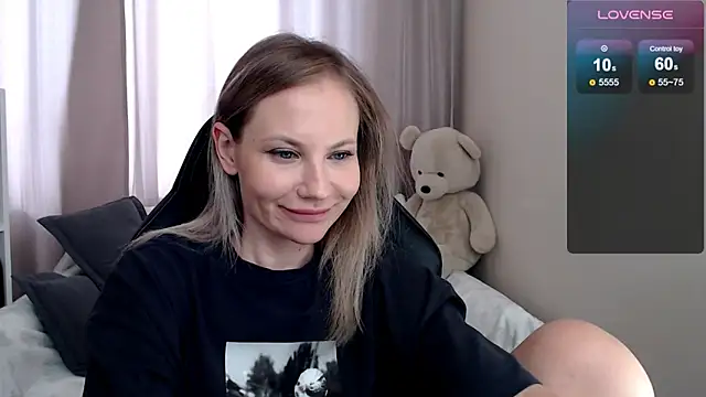 Snapshot of Sunny_bunny6 chatting on 2, 3, 2026 Sunny bunny6 online show from 2, 3, 2026