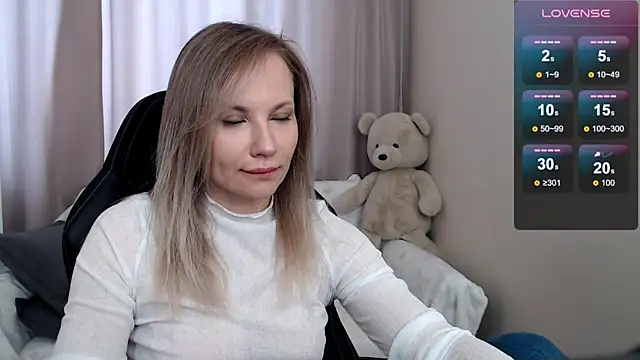 Snapshot of Sunny_bunny6 chatting on 6, 3, 2026 Sunny bunny6 online show from 6, 3, 2026