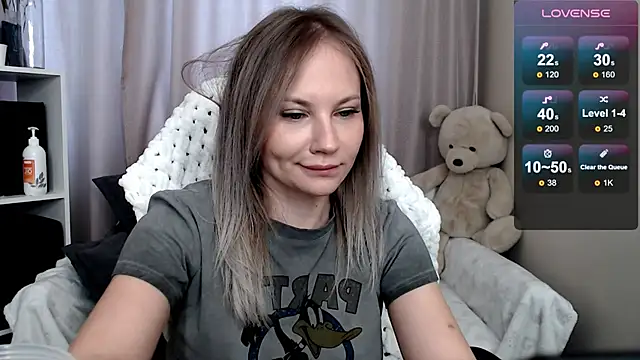 Snapshot of Sunny_bunny6 chatting on 9, 3, 2026 Sunny bunny6 online show from 9, 3, 2026