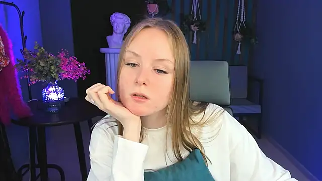 Snapshot of VivienLeeigh chatting on 18, 12, 2024 VivienLeeigh online show from 18, 12, 2024