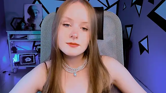 Snapshot of VivienLeeigh chatting on 4, 10, 2025 VivienLeeigh online show from 4, 10, 2025